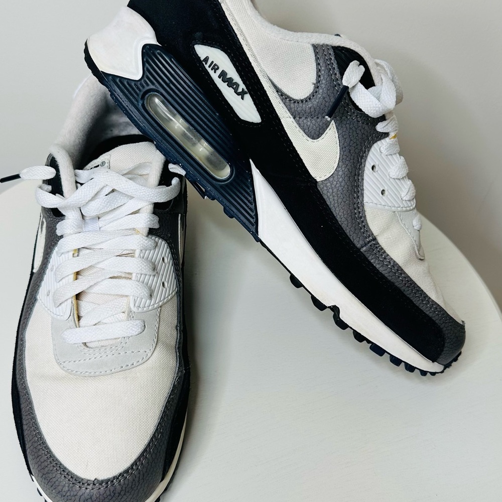 Nike Air Max Men's Black and White Sneakers